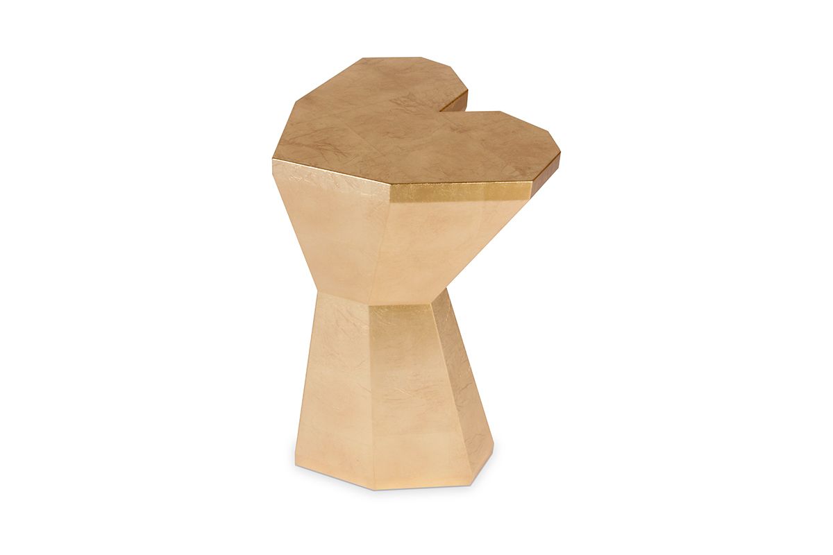 Royal Stranger Queen Heart small table