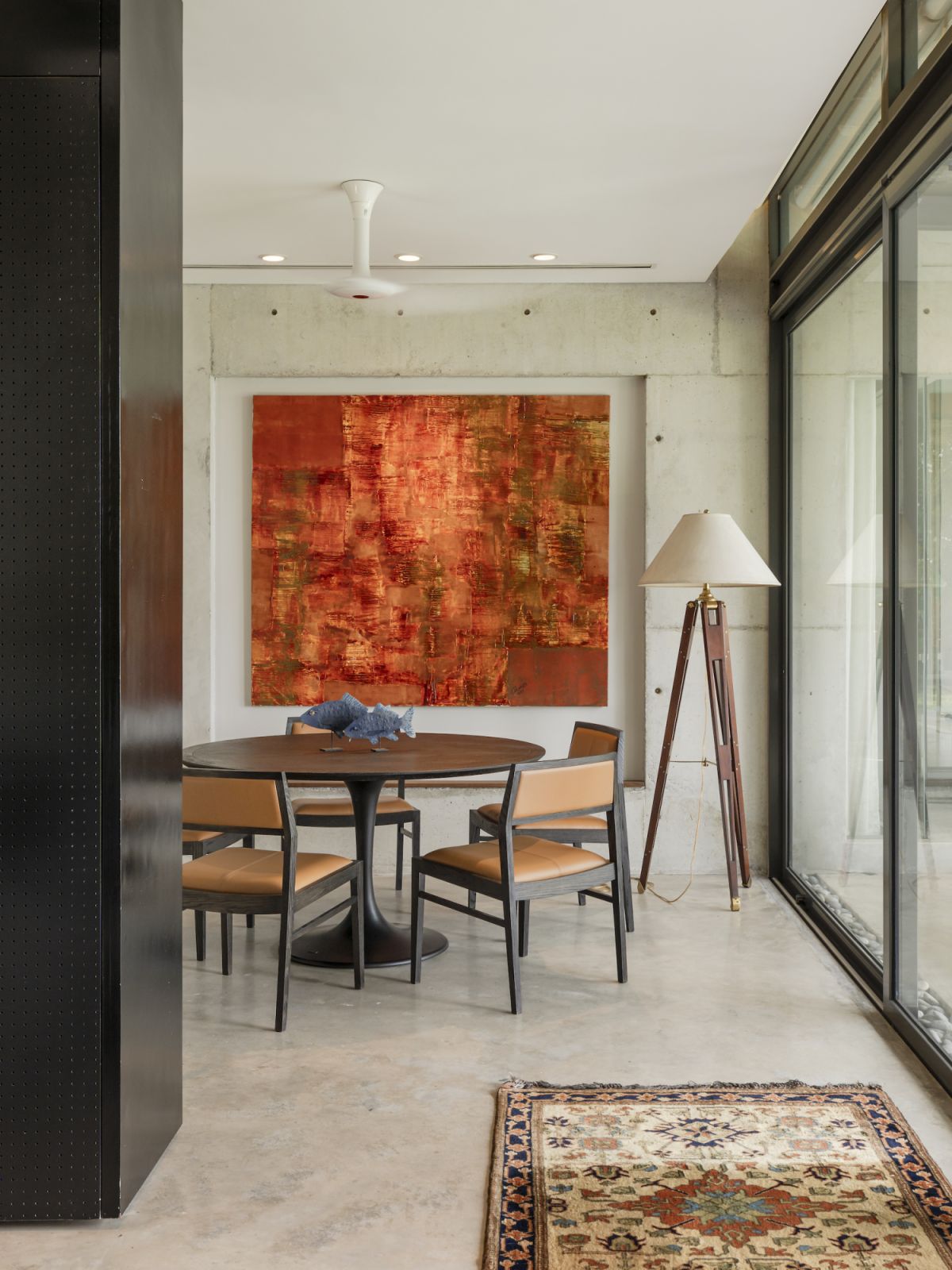 Architectural shapes even in the furniture