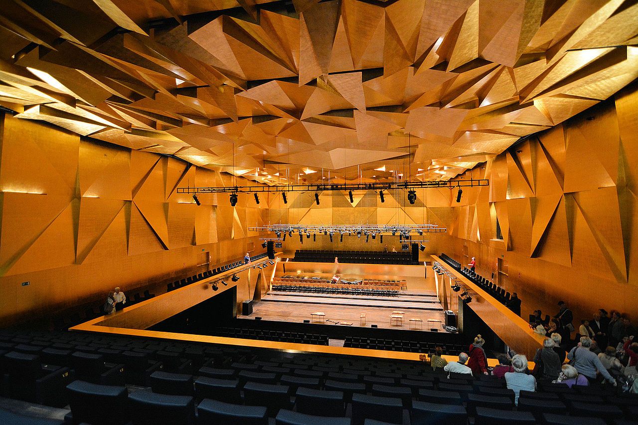 The main concert hall harks back to classical Central European traditions (Photo: Kapitel / WikiCommons)