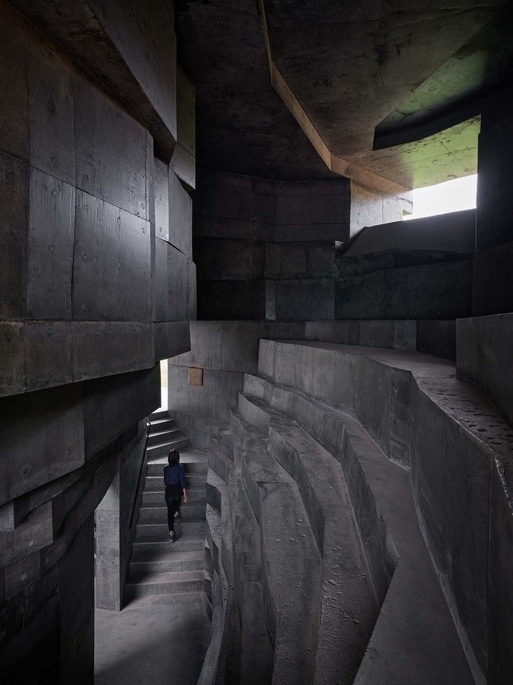 Concrete and an aggregate of crushed rocks formed the striated structure (Photo: Instagram / @open.architecture)
