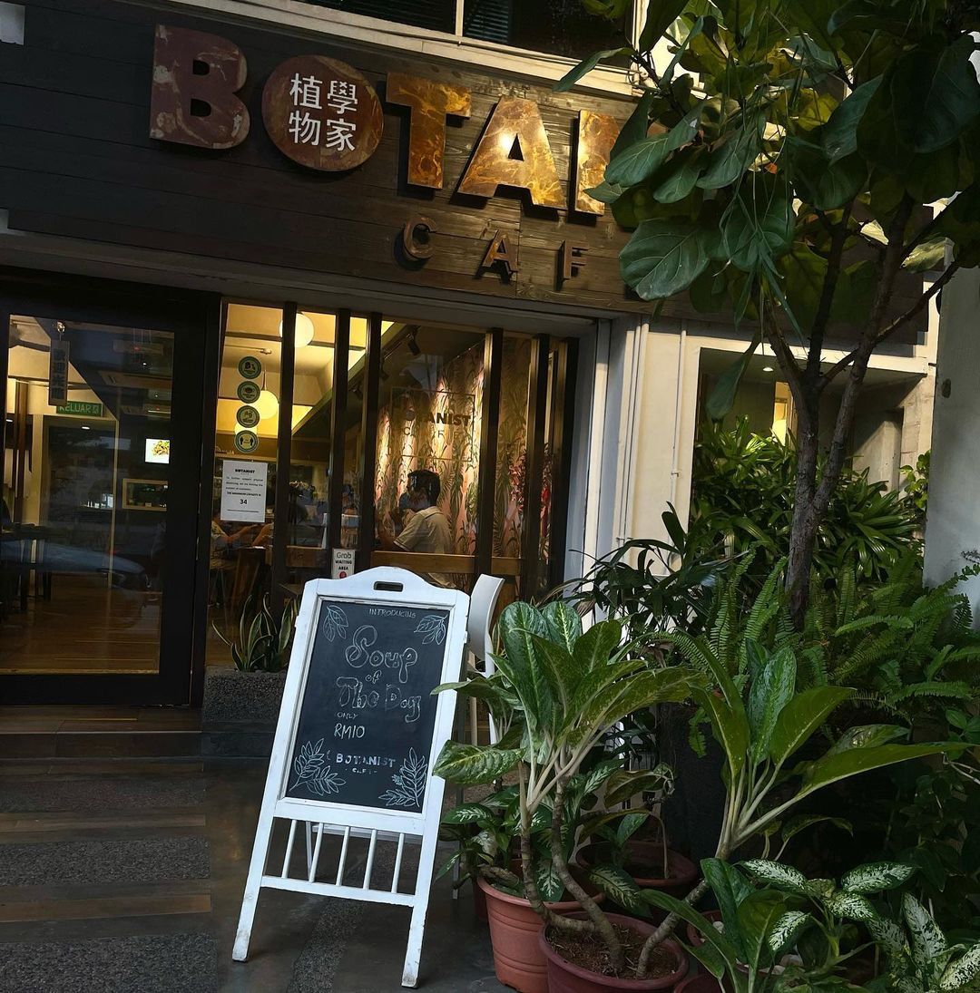 Botanist Café's exterior (Photo: Instagram / @botanist_veggie)