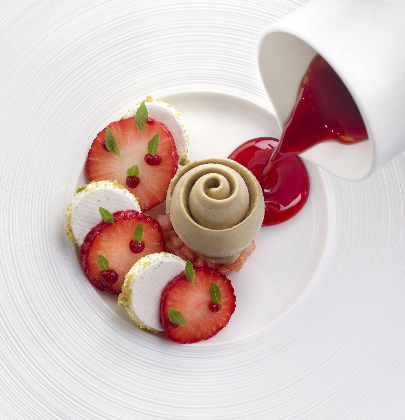 Shizuoka strawberry pavlova (Photo: Odette)