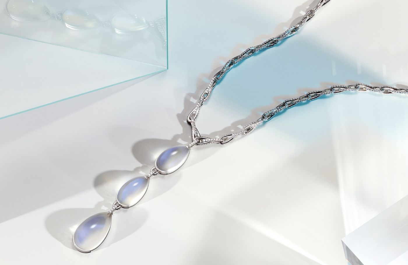 蒂芬尼鉑金月光石鑽石項鍊 (Photo: Tiffany & Co.)