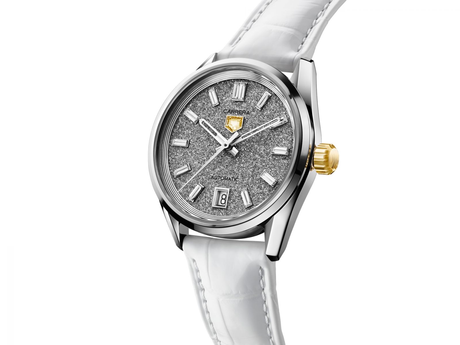 泰格豪雅Carrera Plasma黃鑽日期腕錶運用實驗室培育黃鑽製作。（Photo: TAG Heuer）
