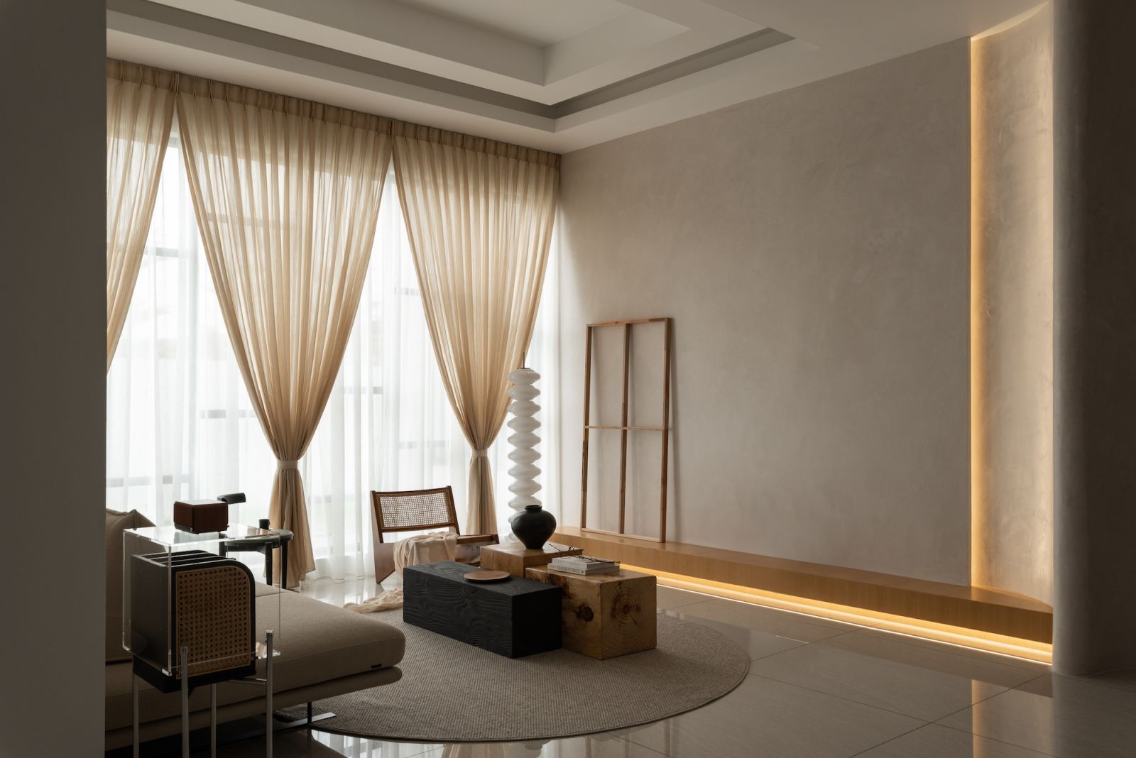 The entertainment room is populated with sculptural objects (Photo: TWJPTO)