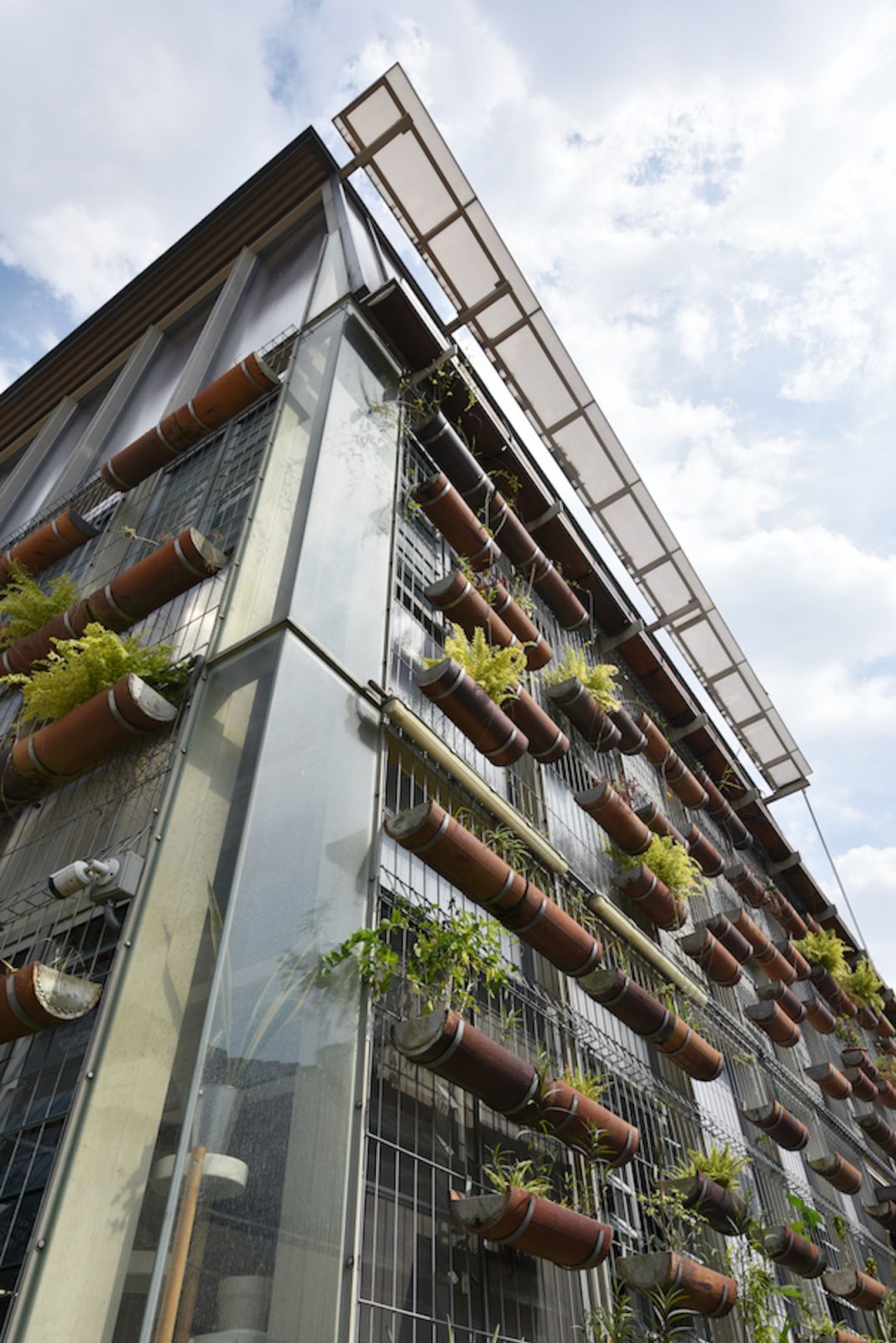 Planter boxes are placed near openings to help channel air inside (Photo: Tang Hsiao Seak and Steven Ngu)