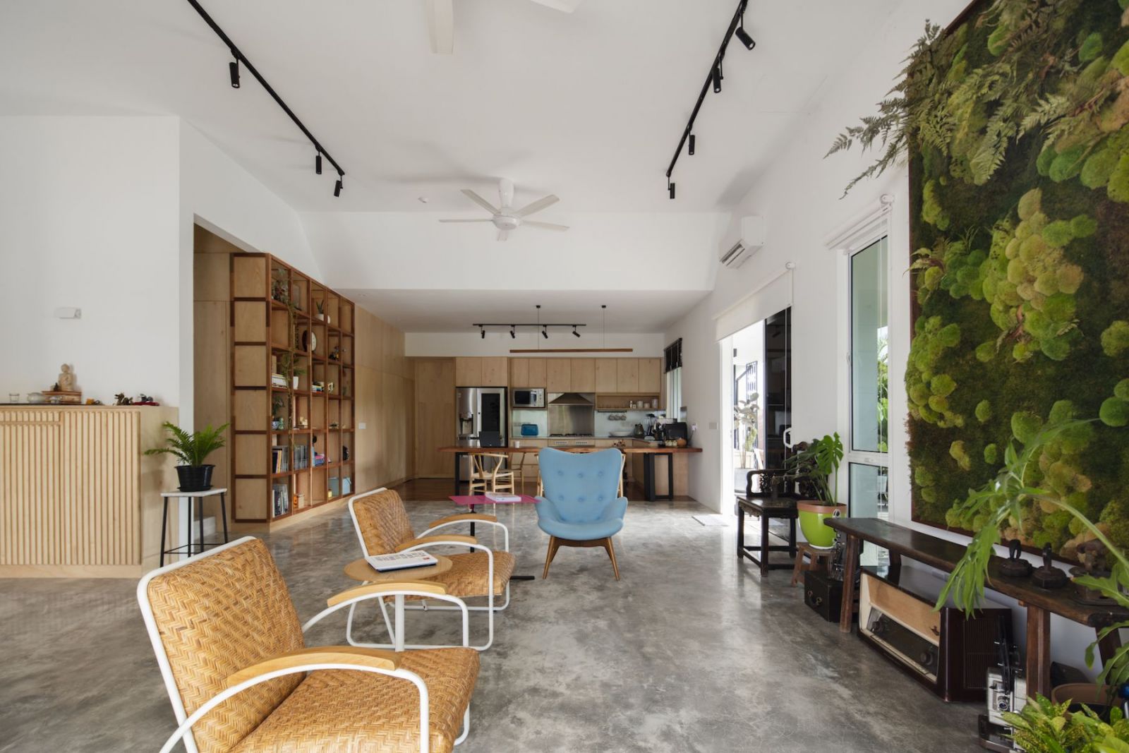 The ground floor is one large unified space (Photo: Lawrence Choo)