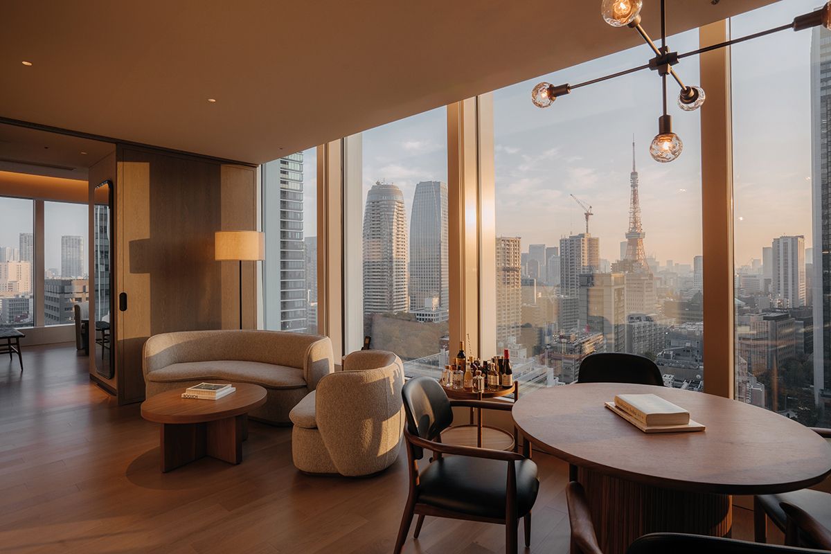 Hotel Toranomon Hills’ Panorama Corner Suite King with Tower View room boasts sweeping vistas of the city