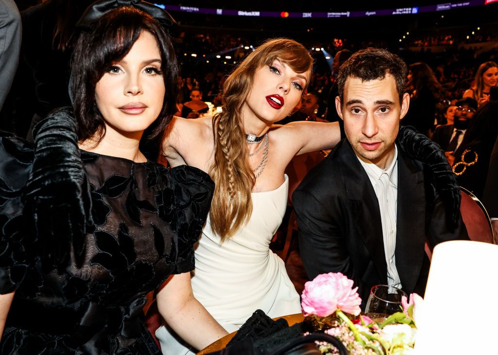 LOS ANGELES, CALIFORNIA - FEBRUARY 04: (L-R) Lana Del Rey, Taylor Swift and Jack Antonoff attend the 66th GRAMMY Awards on February 04, 2024 in Los Angeles, California. (Photo by Johnny Nunez/Getty Images for The Recording Academy)