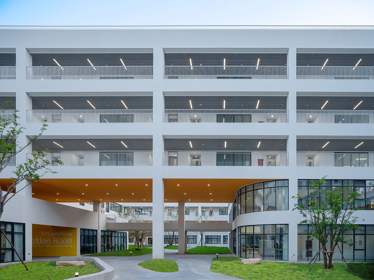 The innovative boarding school is located in Jiangbei District, Ningbo City, yet feels like a world of its own