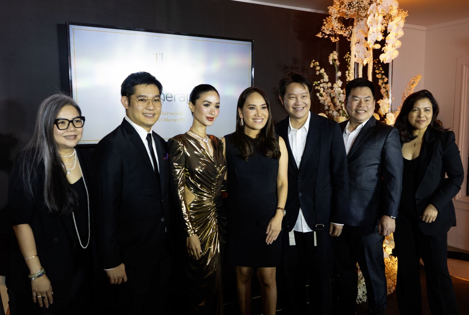 Heart Evangelista with Vanguard Aesthetics executives and Drs Aivee and Z Teo of The Aivee Clinic (Photo: James Mayo)