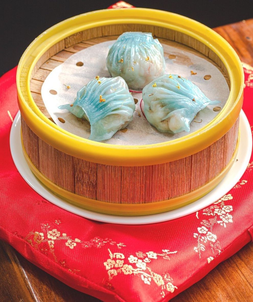 Blue shrimp dumplings (Photo: Instagram / @mingrenxuan)
