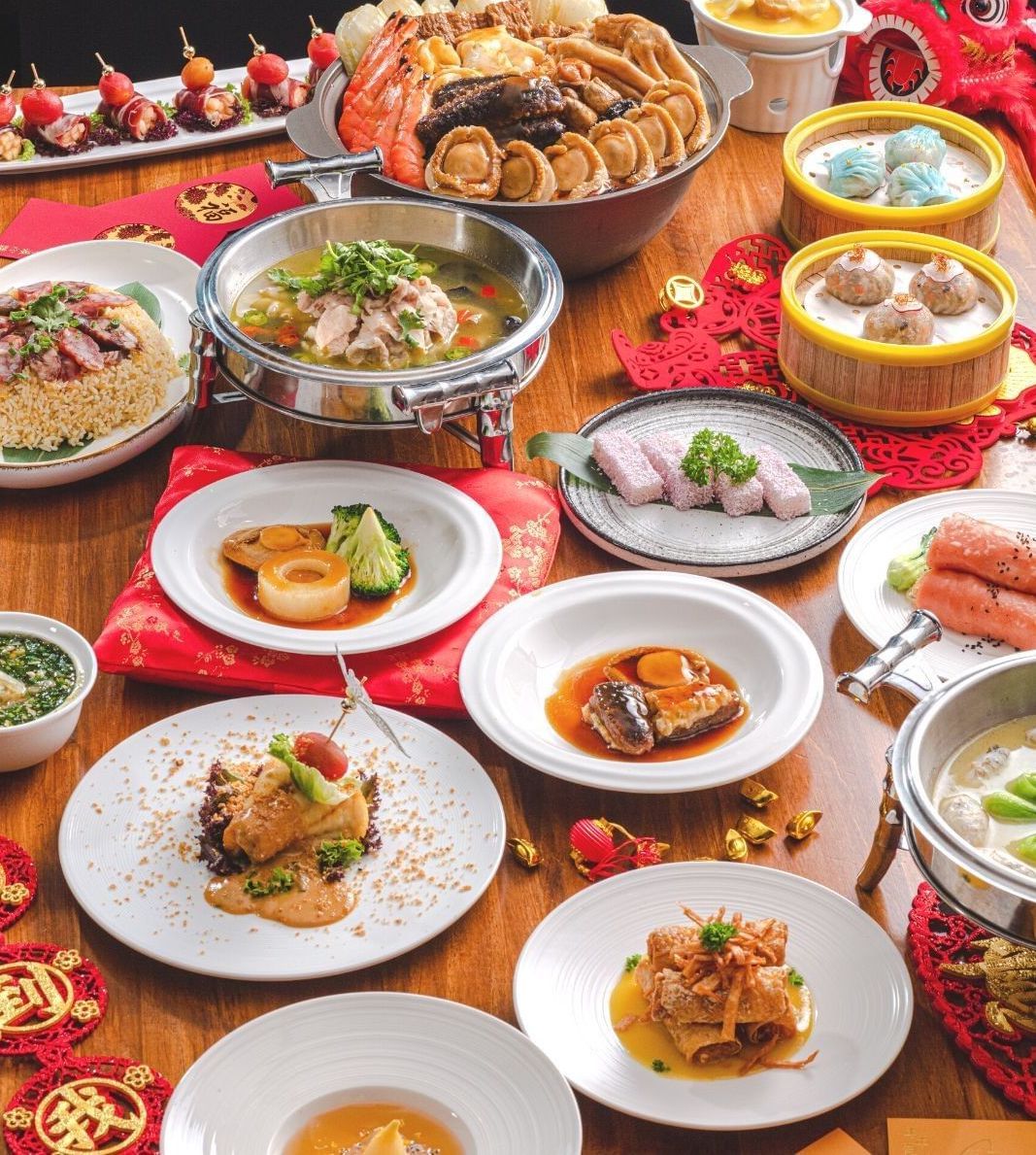 Dim sum and main dishes (Photo: Instagram / @mingrenxuan)