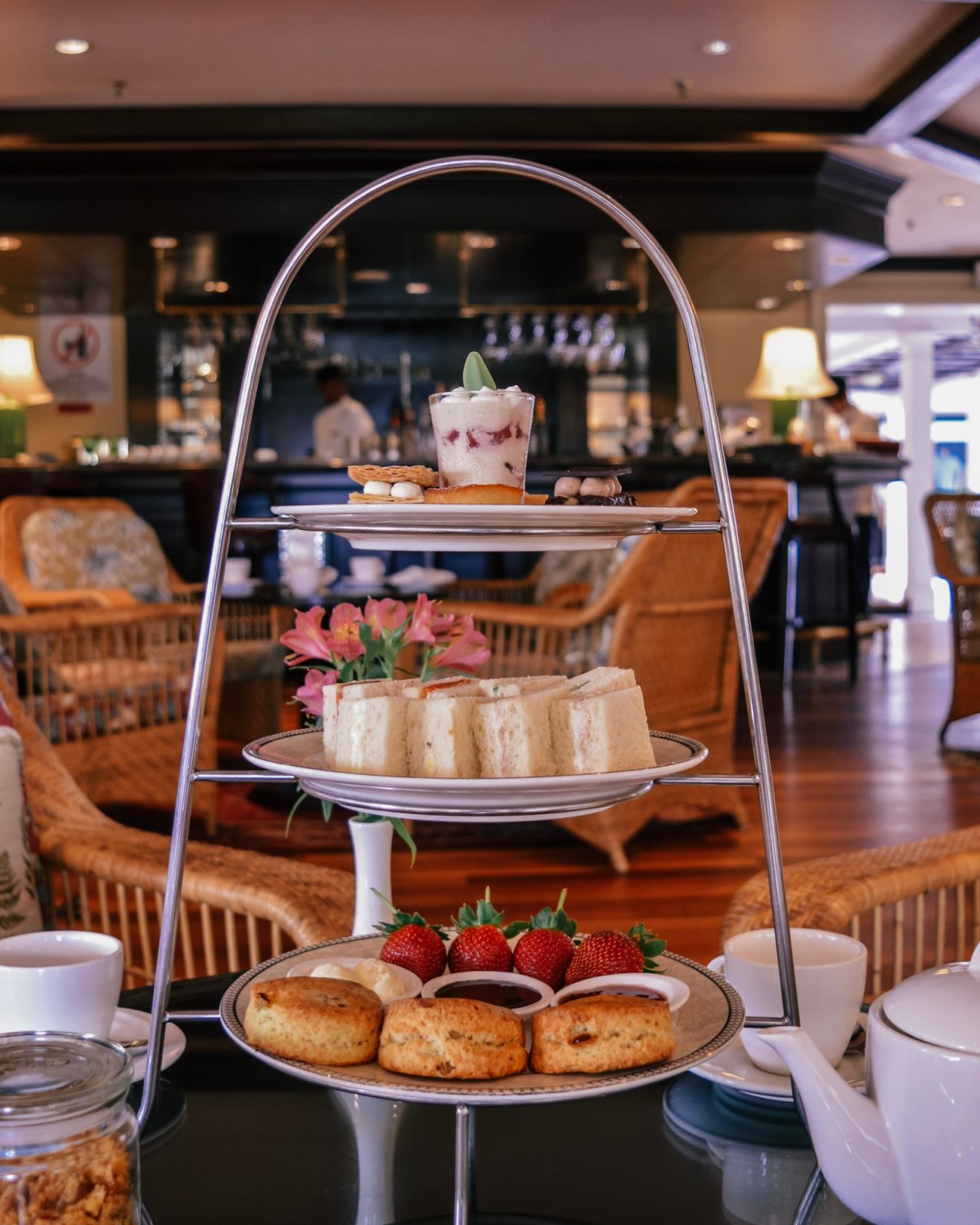 Each afternoon tea set is served with locally grown strawberries (Photo: Facebook / Cameron Highlands Resort)