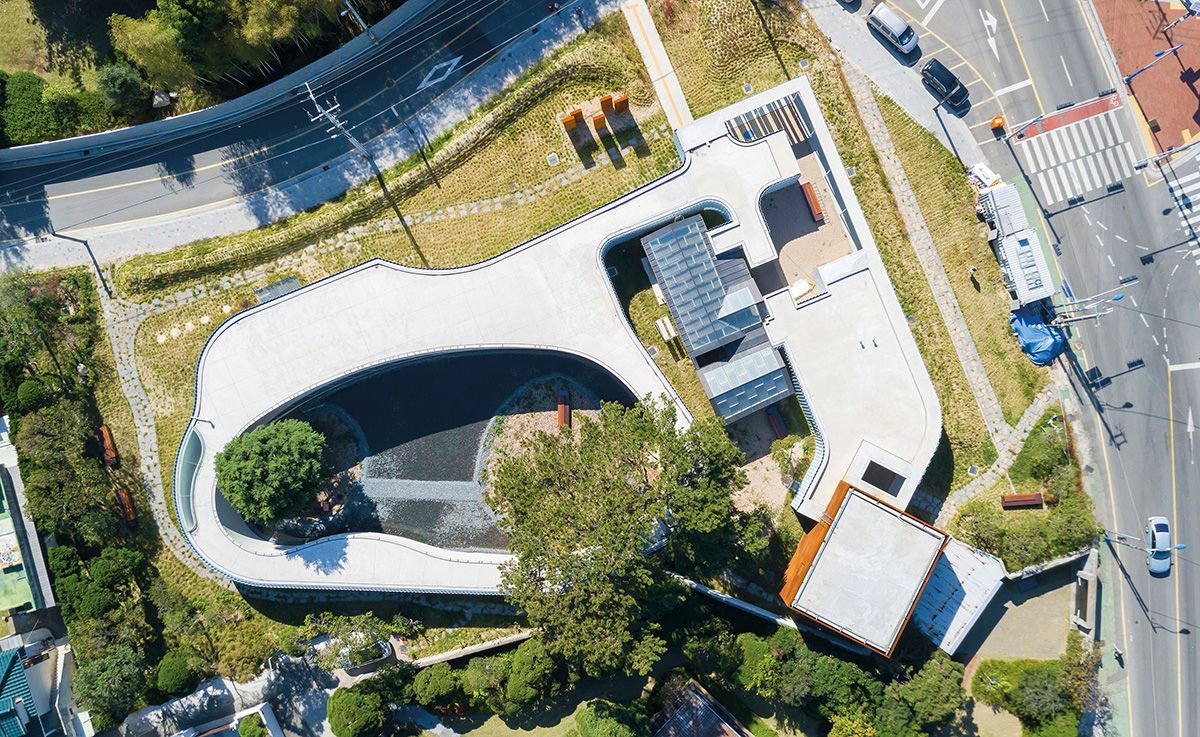 The Park Tae-joon Memorial Hall in Busan features an organically shaped courtyard (Photo: Sergio Pirrone)