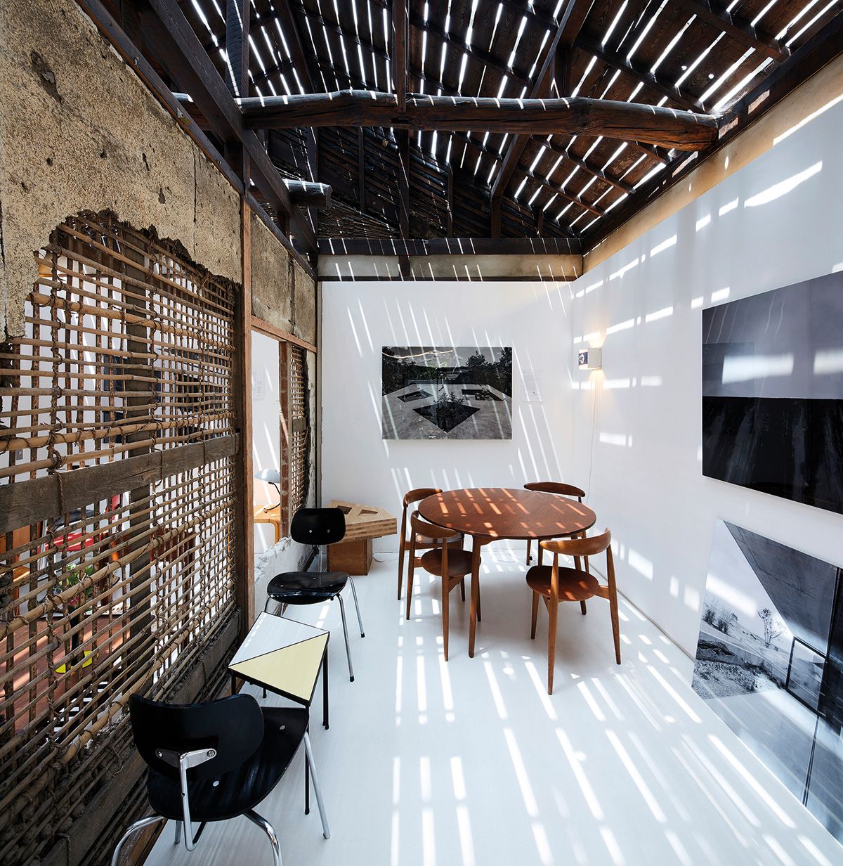 Sunlight casts enchanting shadows inside the Onground Cafe and Gallery (Photo: Kim Yong-Kwan)