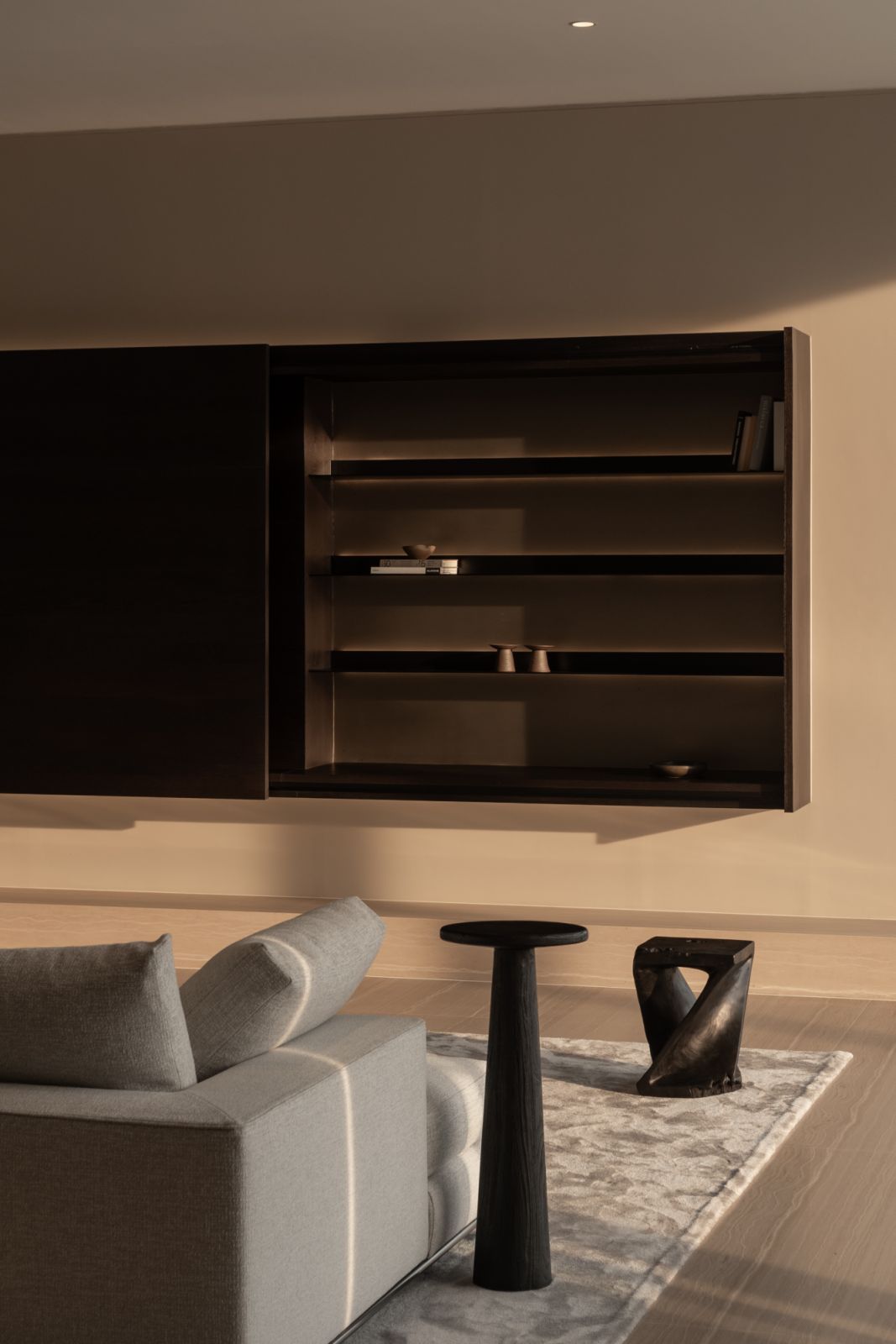 Dark pieces punctuate the light coloured space