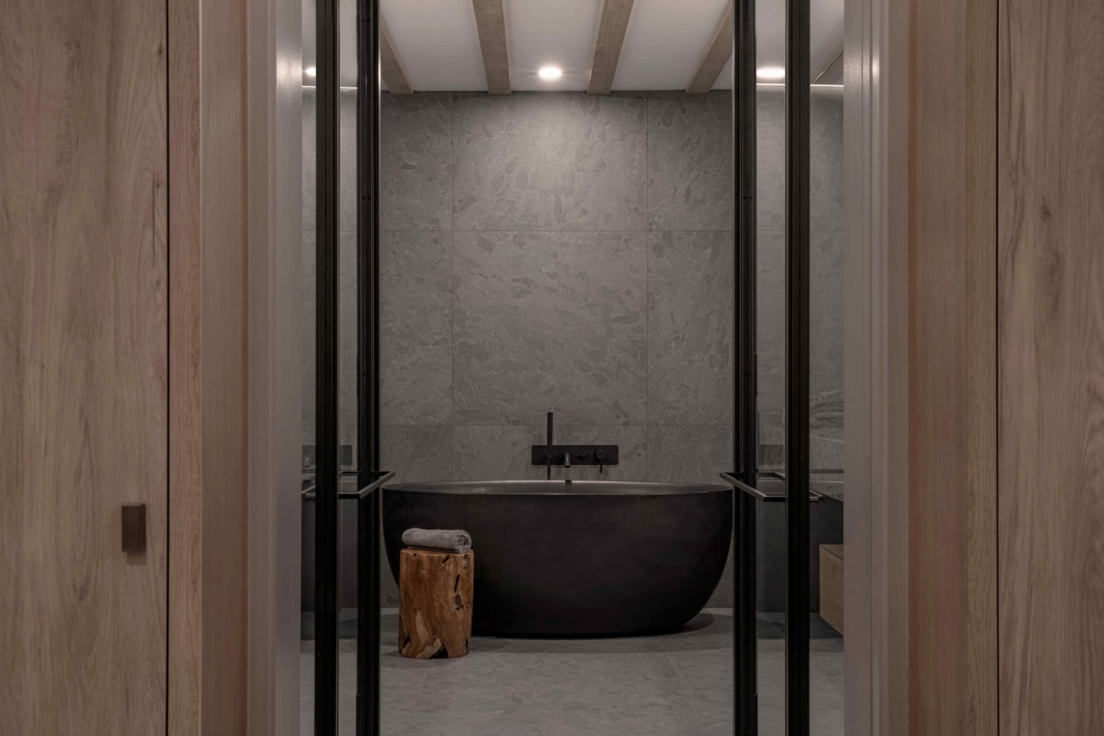Industrial rustic in the primary ensuite
