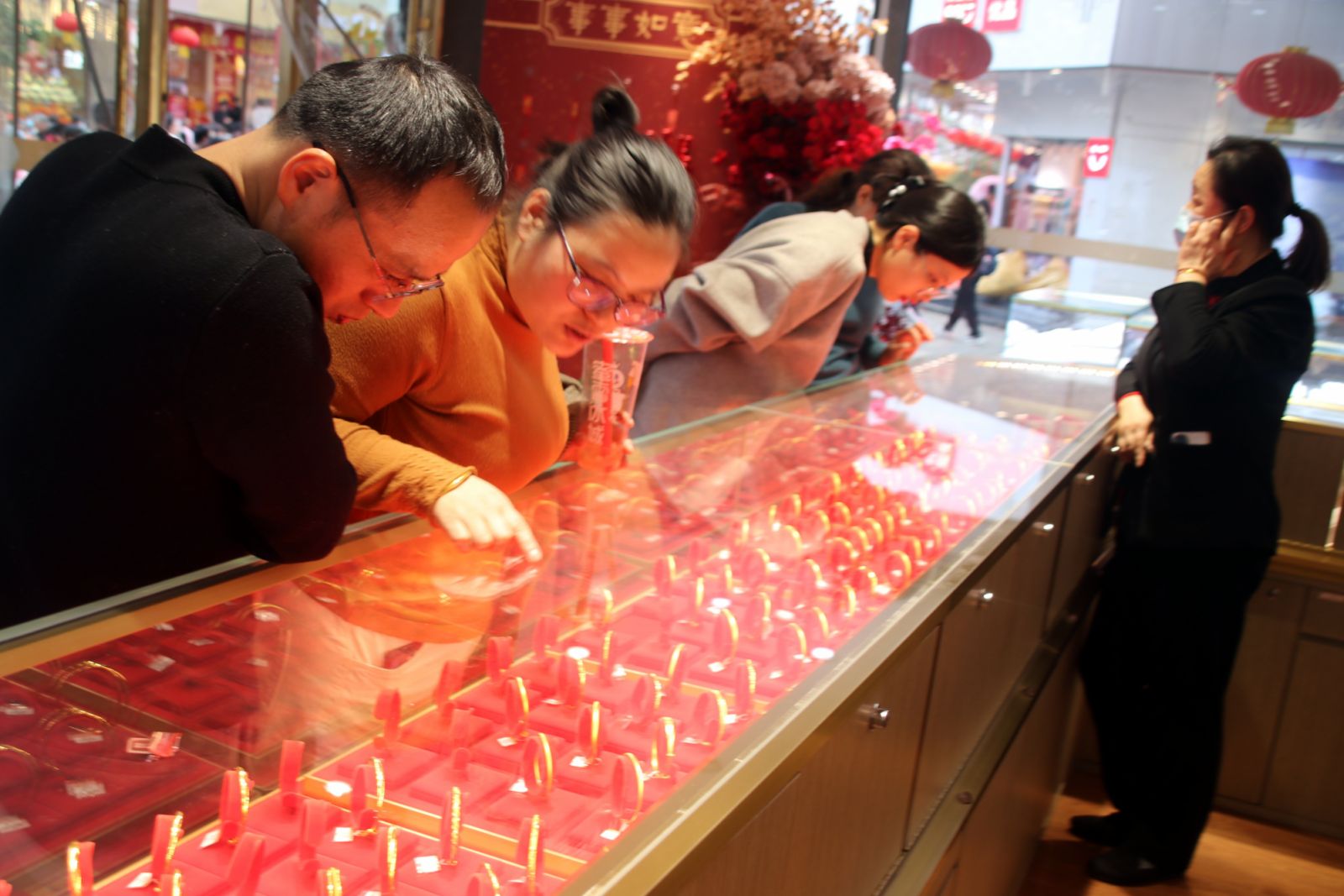 Customers are shopping for gold jewelry at a gold store in Suzhou, East China's Jiangsu province, on February 14, 2024. (Photo by Costfoto/NurPhoto via Getty Images)