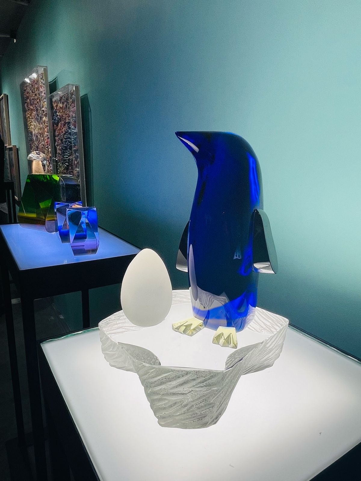 Anna Orlina, Pingu, New Nest, 12 x 9 x 9, laminated coldworked glass