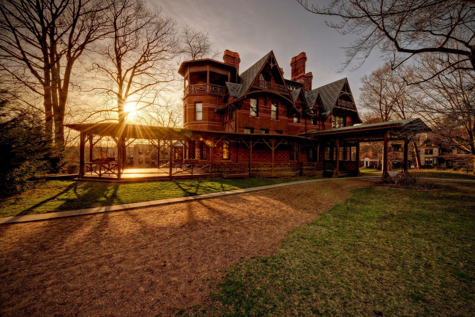 Mark Twain's Carpenter Gothic style residence in Connecticut by NYC-based architect Edward Tuckerman Potter (Photo: TrigPhotography / WikiCommons)