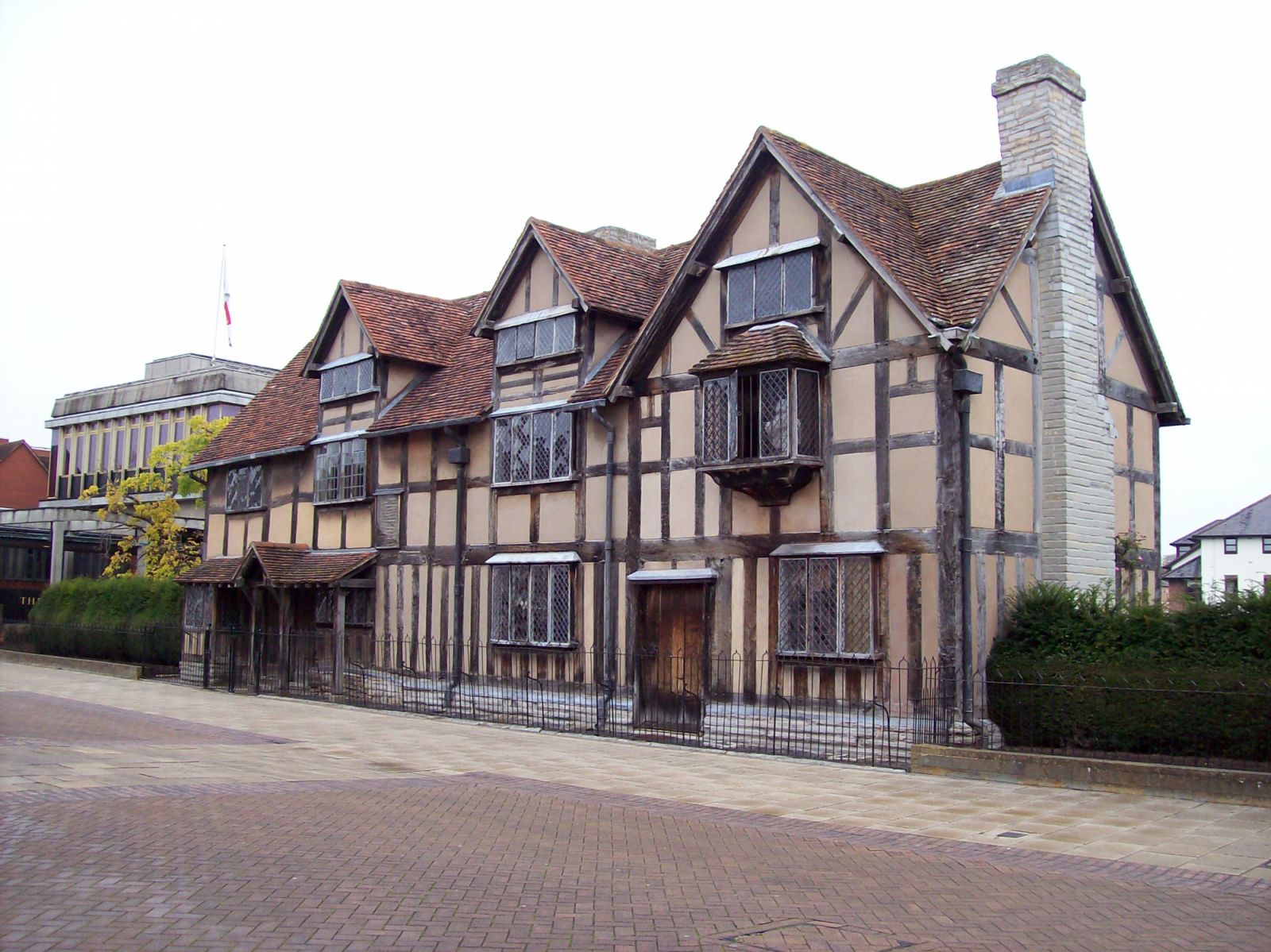 The Tudor-style Shakespeare's Birthplace in Stratford-upon-Avon (Photo: Len Williams / WikiCommons)