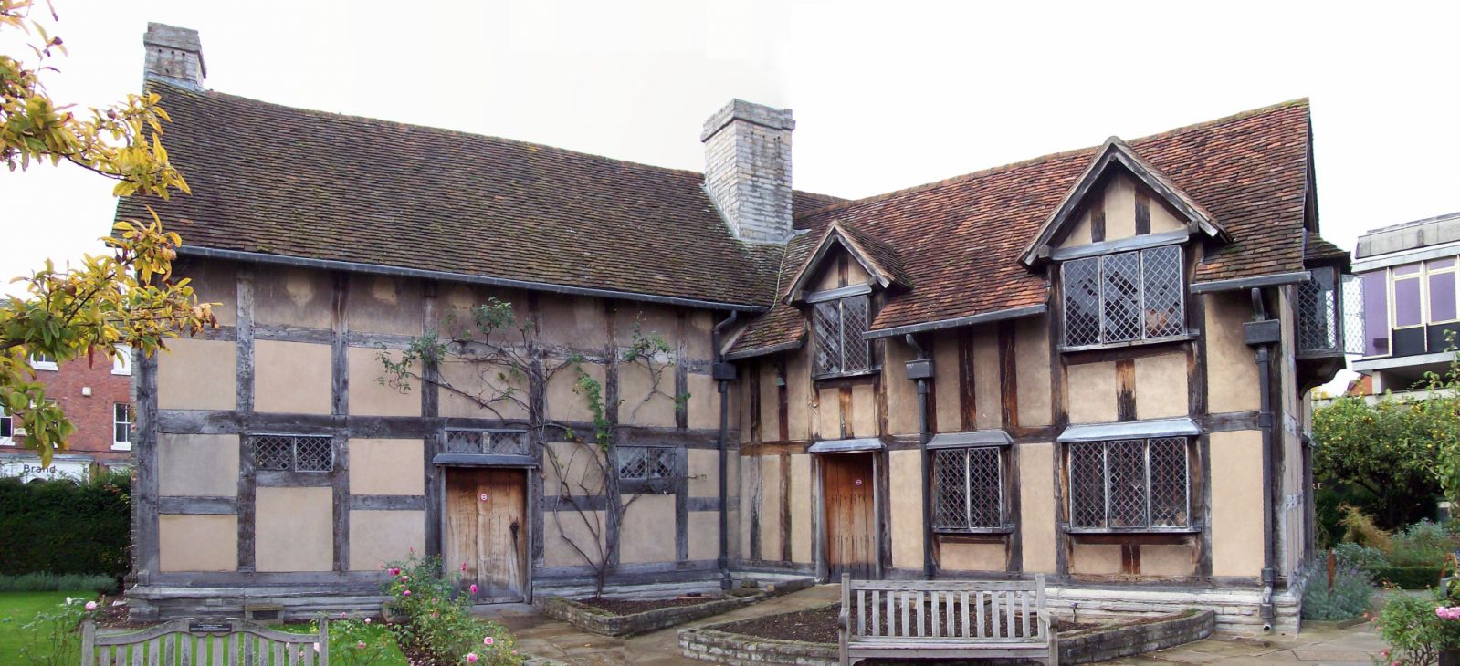 The erstwhile yet distinctive wattle-and-daub façade (Photo: Len Williams / WikiCommons)