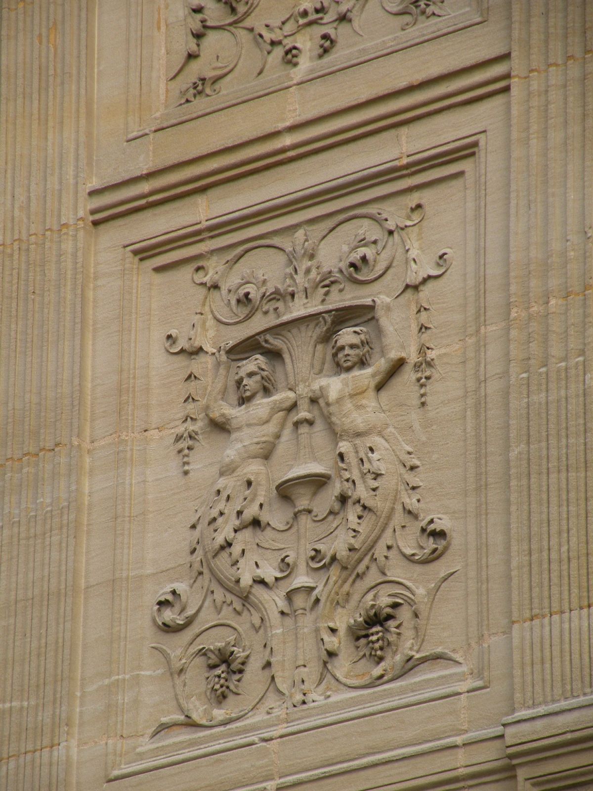 Intricate sculptures decorated the façade (Photo: Chatsam / WikiCommons)
