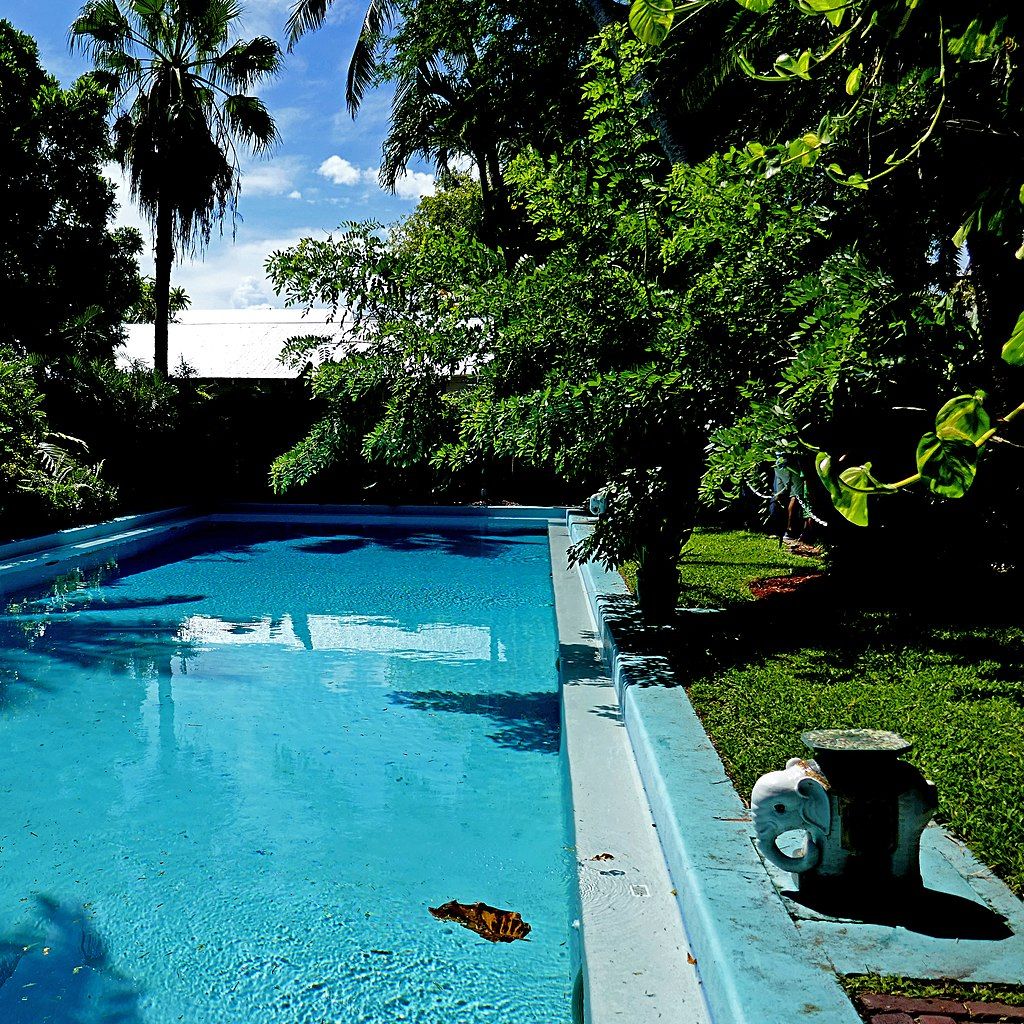 Florida Keys' first swimming pool in the backyard (Photo: Pom' / WikiCommons)