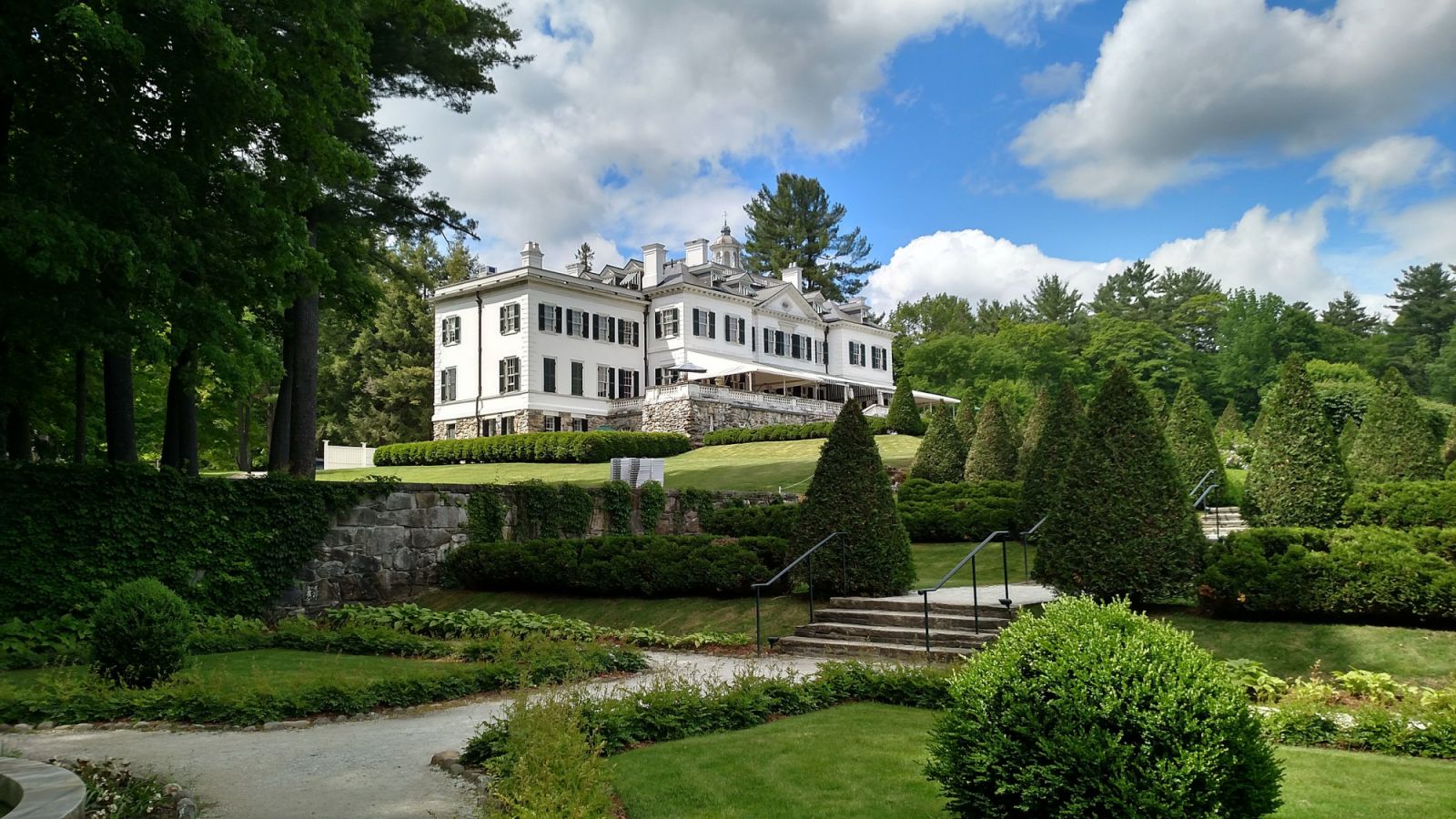 View of "The Mount" from the extensive backyard gardens (Photo: Gigglewater / WikiCommons)