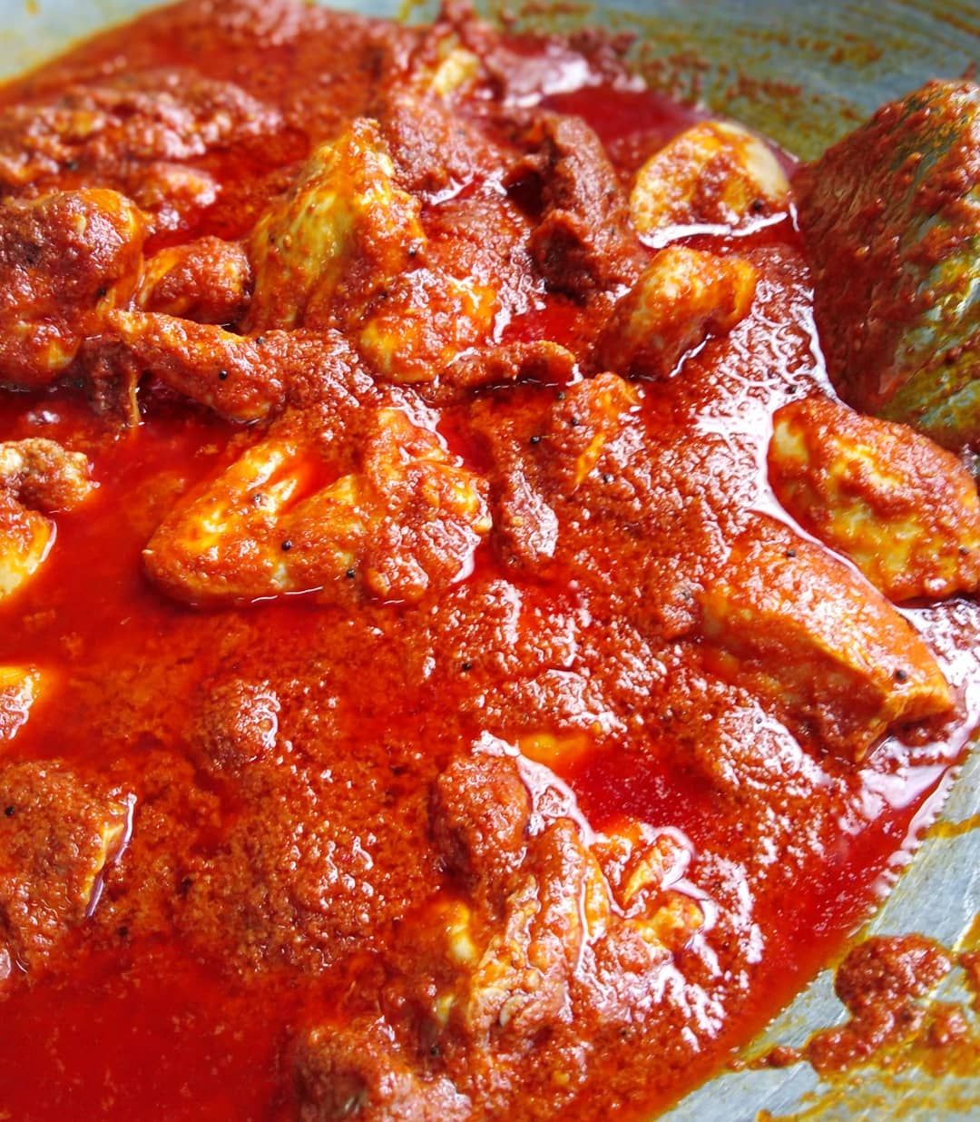 Devil curry in the making (Photo: Instagram / @kumi.malaysia)