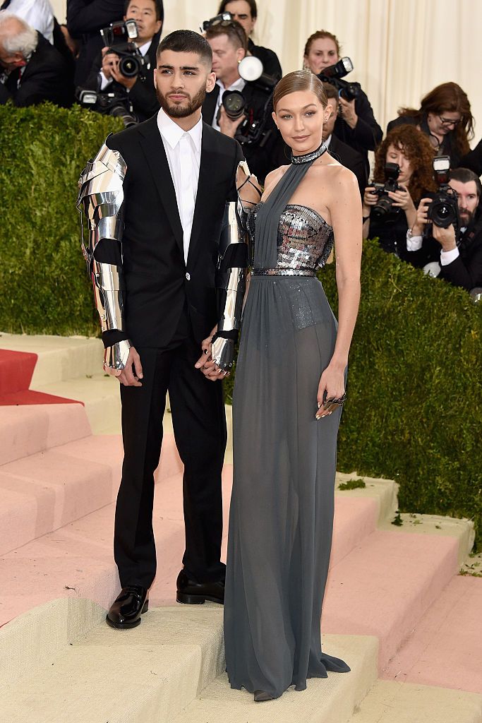 NEW YORK, NY - MAY 02: Zayn Malik (L) and Gigi Hadid attend the "Manus x Machina: Fashion In An Age Of Technology" Costume Institute Gala at Metropolitan Museum of Art on May 2, 2016 in New York City. (Photo by John Shearer/Getty Images)