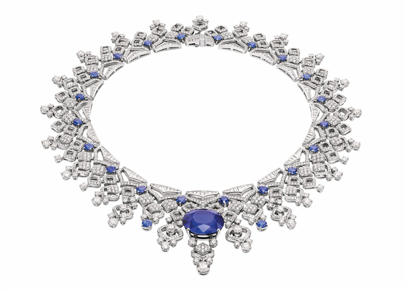 Barocko系列Sapphire Lace藍寶石蕾絲頂級鑽石與藍寶石項鍊。(Photo: Bulgari)