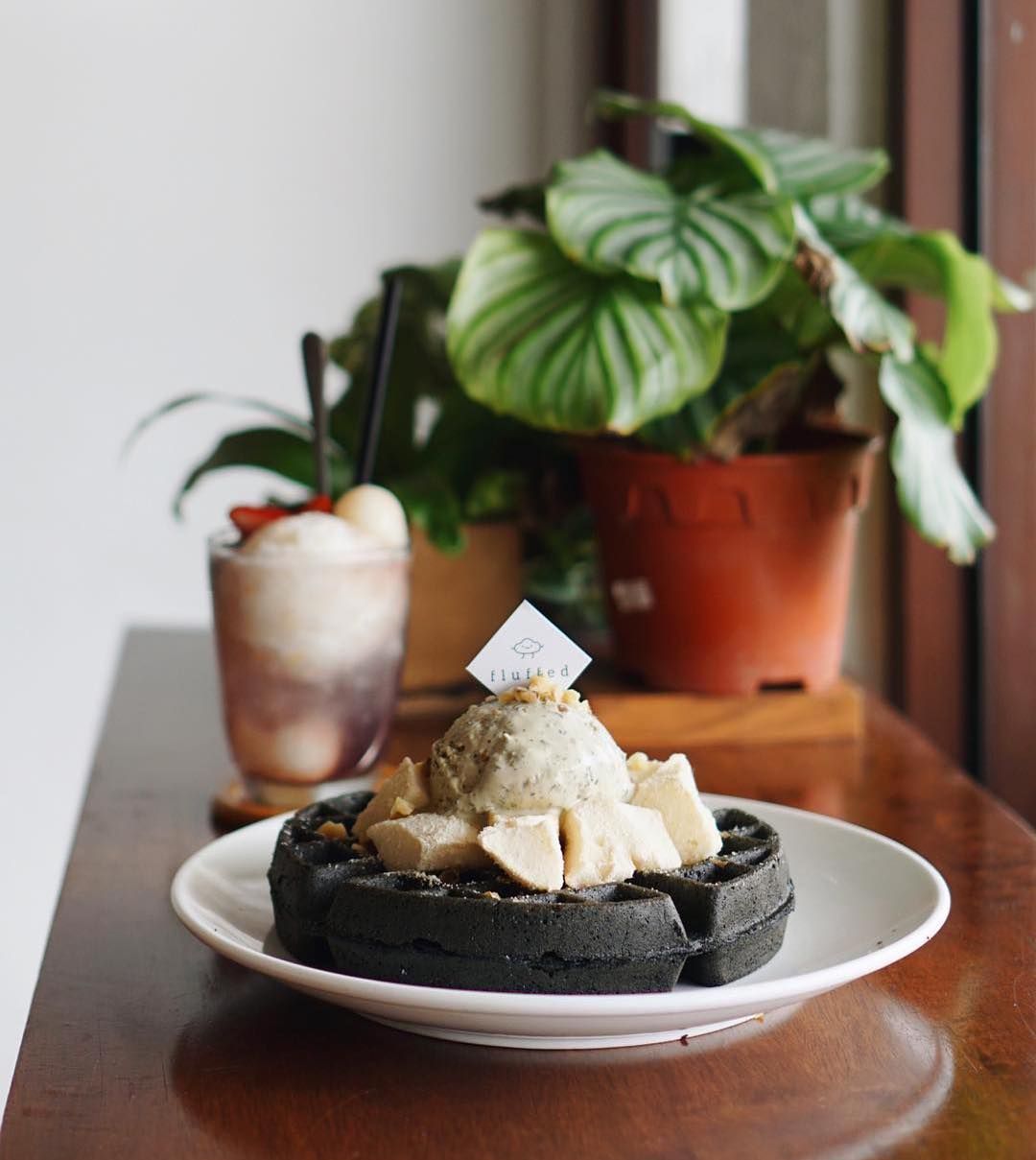 Charcoal waffle (Photo: Instagram / @fluffedcafe)