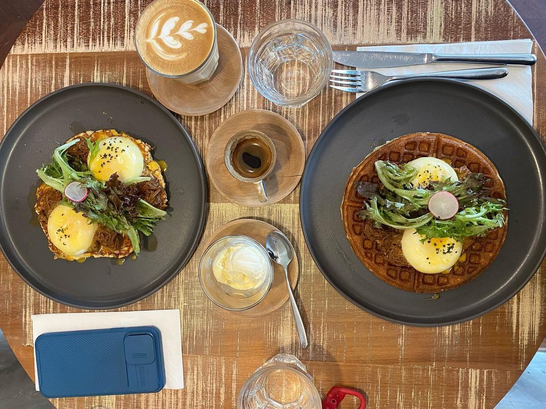 Savoury waffles with poached eggs (Photo: Instagram / @the.hungry.dentist)