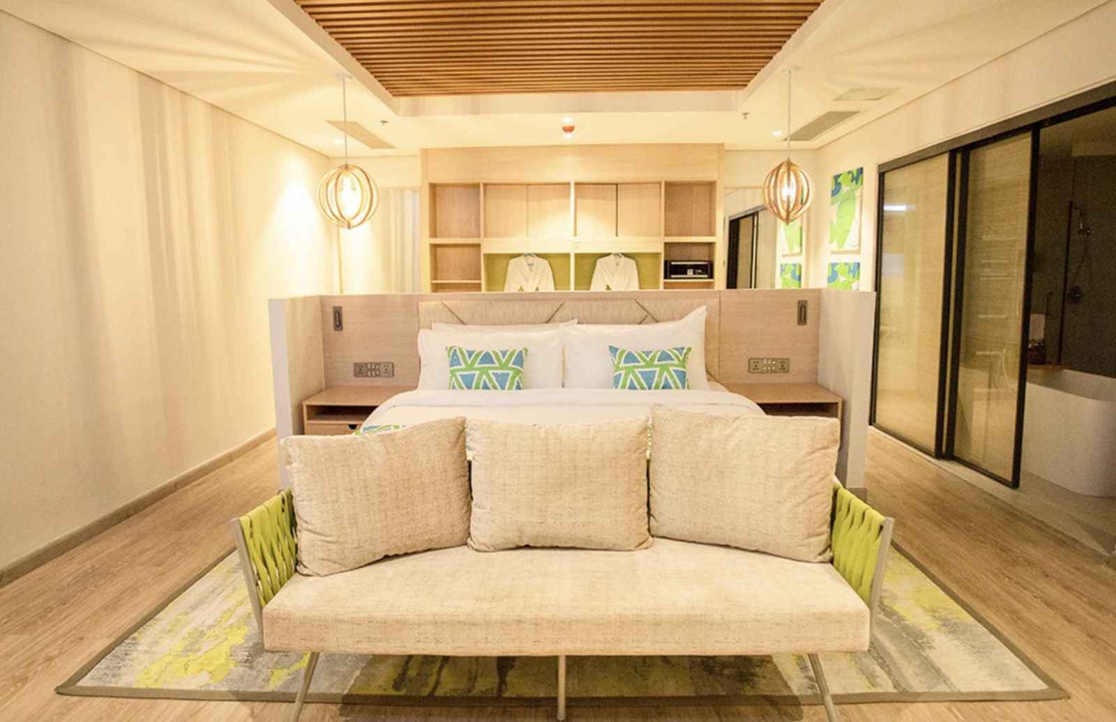 Bedroom at the King Bayview Pool “Sky Villa” (Photo: Lime Resort Manila)