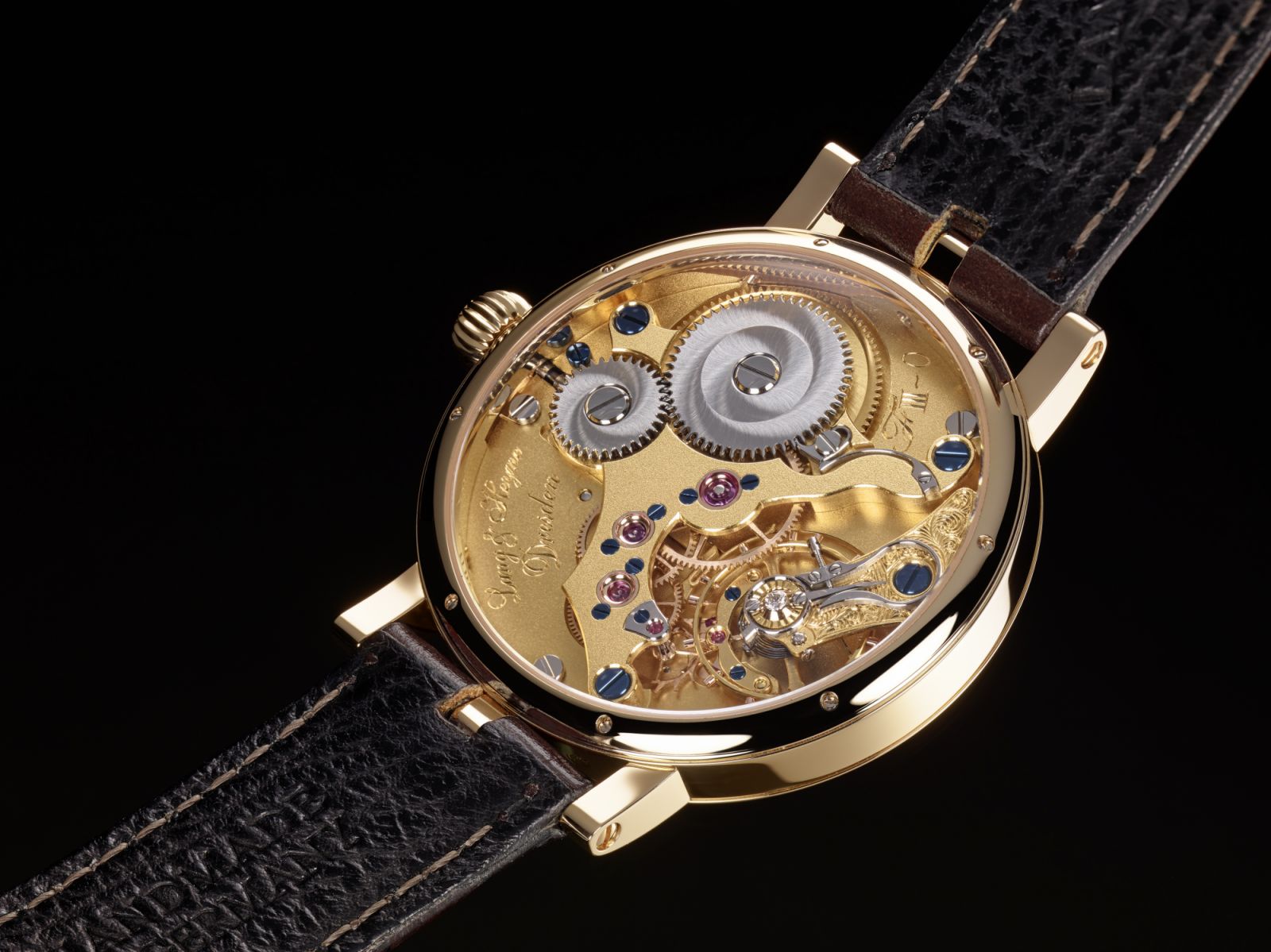 Sapphire caseback menyerlahkan kemasan superlatif pada setiap komponen Lang & Heyne Cal. VI