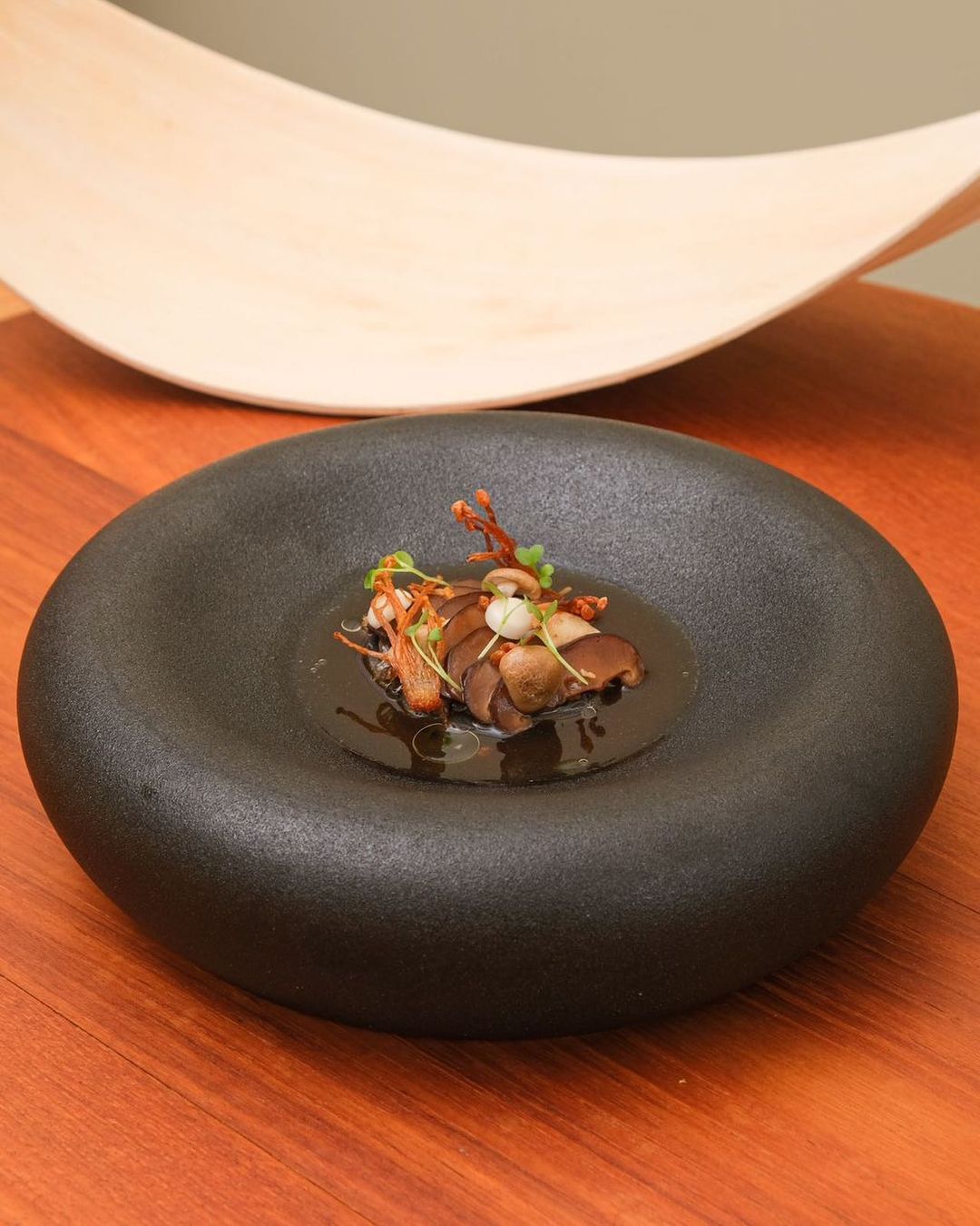 Black chicken mushroom garum (Photo: Instagram / @liang.dining)