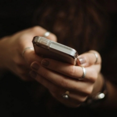 Digital health tools are usually more tailored towards women who are white, highly educated, healthy and affluent, which risks increasing health inequities. (Photo: Unsplash / Priscilla Du Preez)