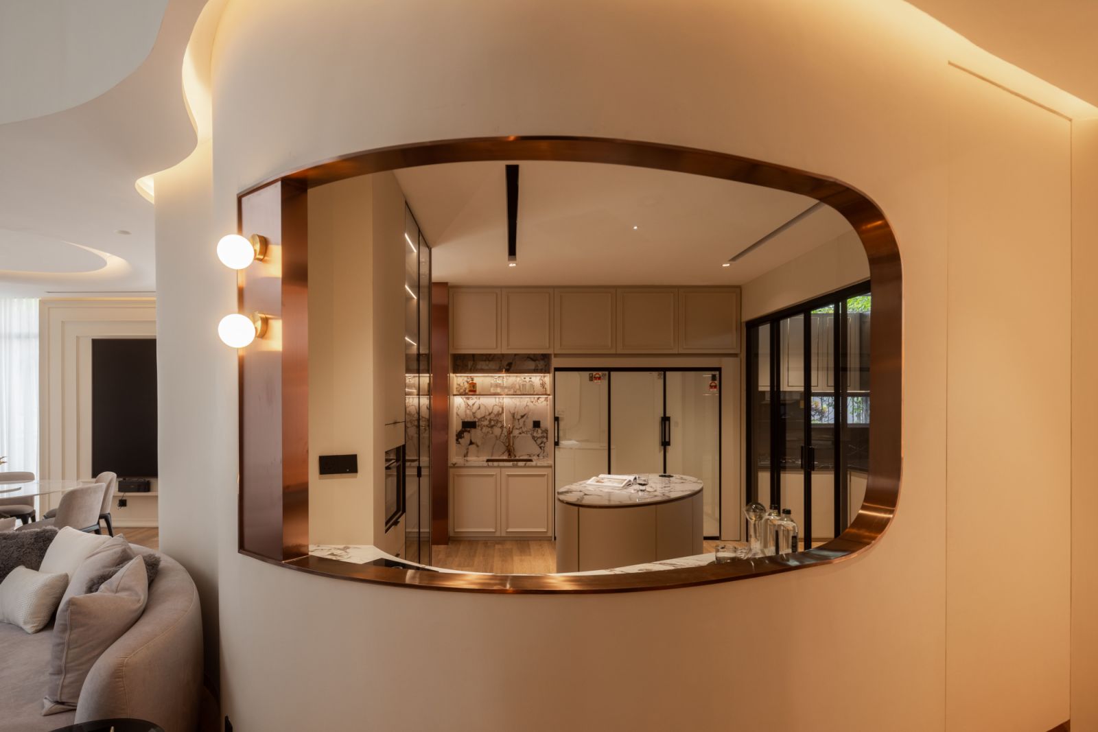 The opening between dry kitchen and living