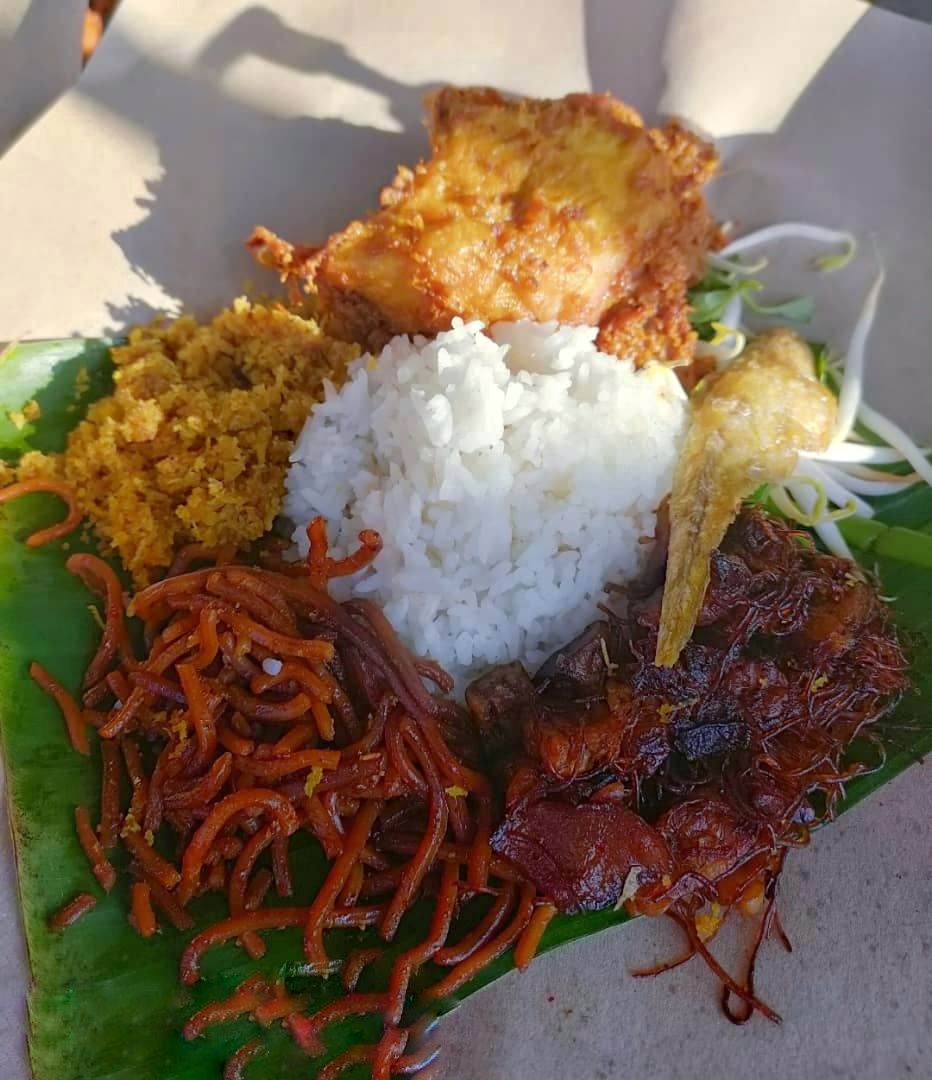 Nasi ambeng (Photo: Wikicommons)