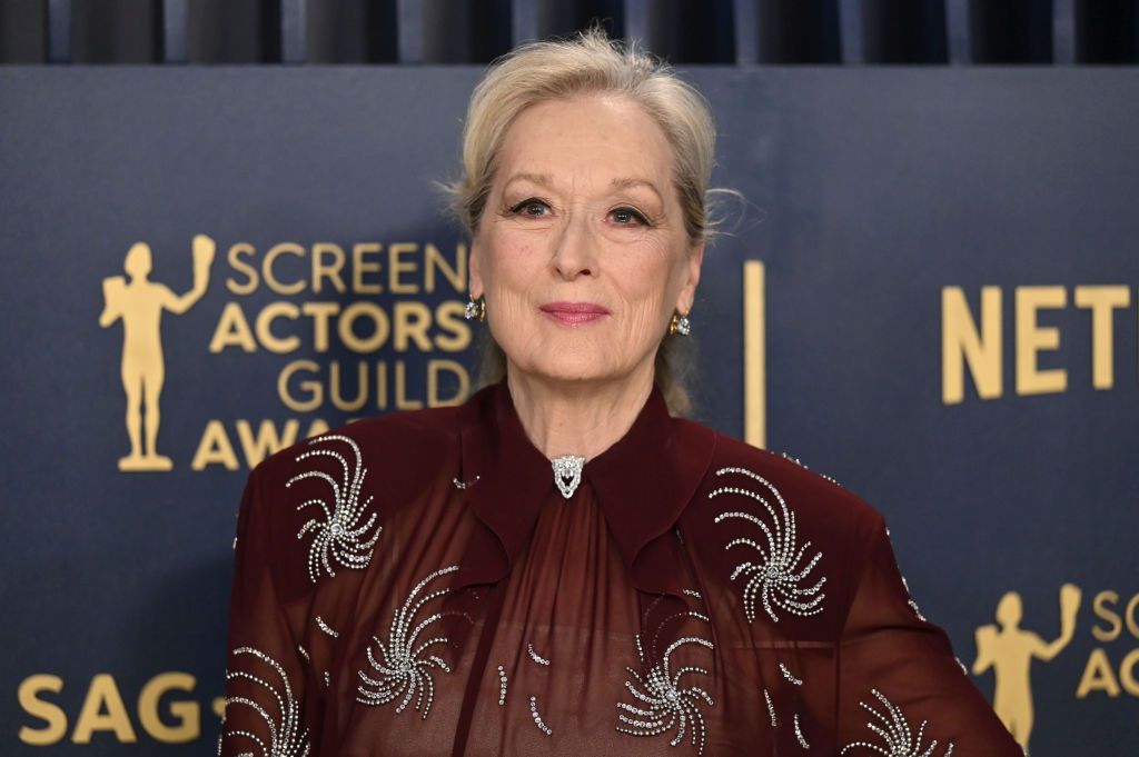 梅莉史翠普身上的珠寶來自Fred Leighton。(Photo by Gilbert Flores/Variety via Getty Images)