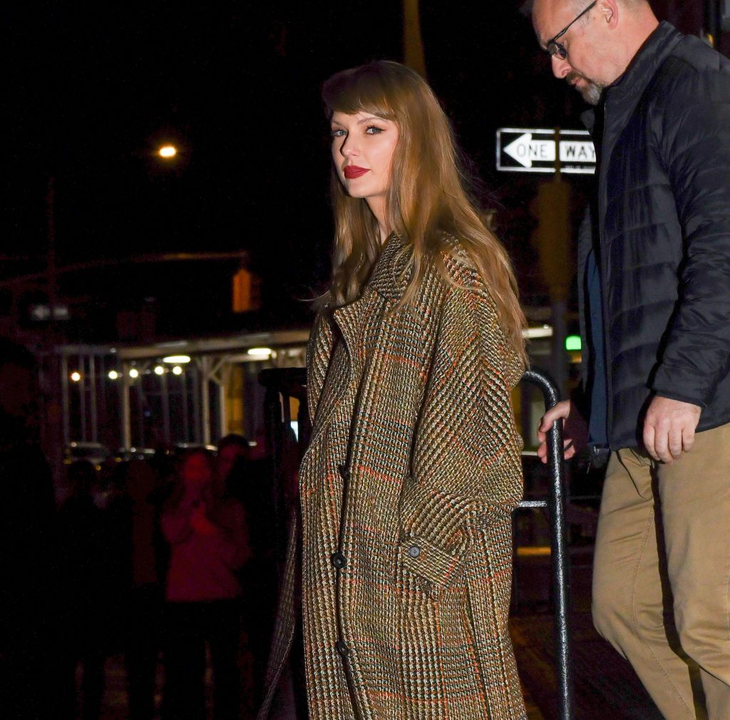 NEW YORK, NEW YORK - DECEMBER 05: Taylor Swift outside of Paros Restaurant Tribeca on December 05, 2023 in New York City. (Photo by James Devaney/GC Images)