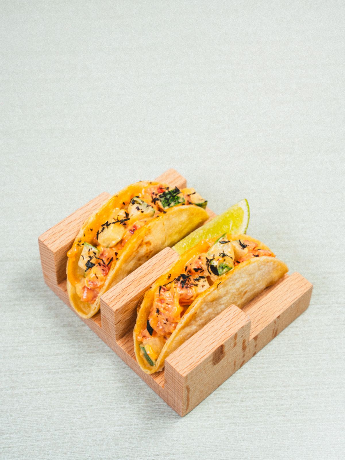 Gin and tonic-cured salmon tacos (Photo: Noa)