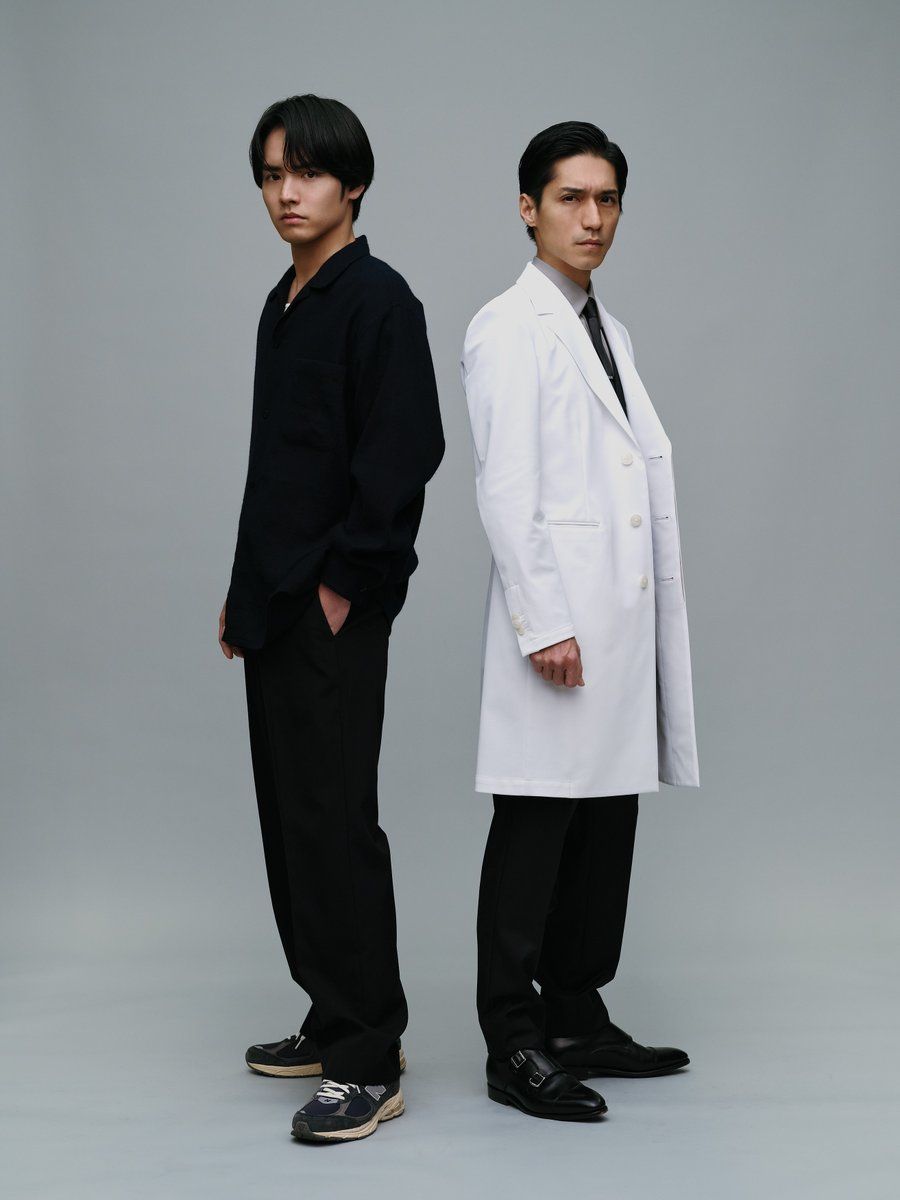 日劇《RE: Revange-在慾望的盡頭-》兩位主演赤楚衛二以及錦戶亮,這是兩人首度共演。(Photo: Re:リベンジ官方X @revenge_fujitv)