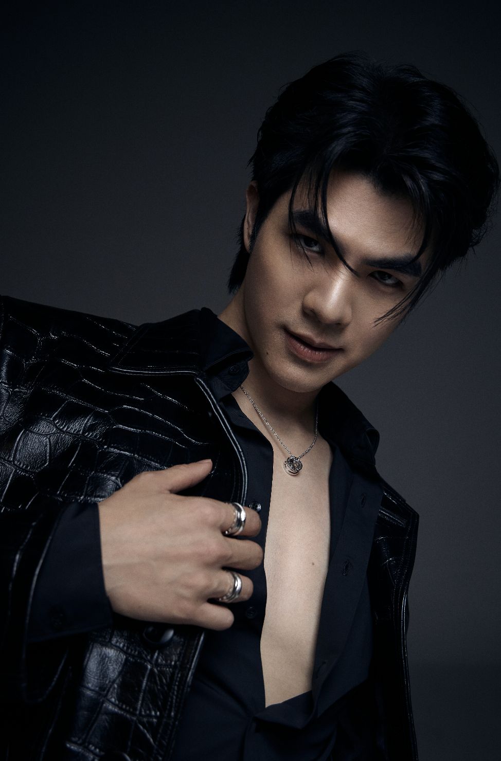 มาย-ภาคภูมิ ร่มไทรทอง ในเครื่องประดับ BVLGARI (ภาพ: BVLGARI Official)