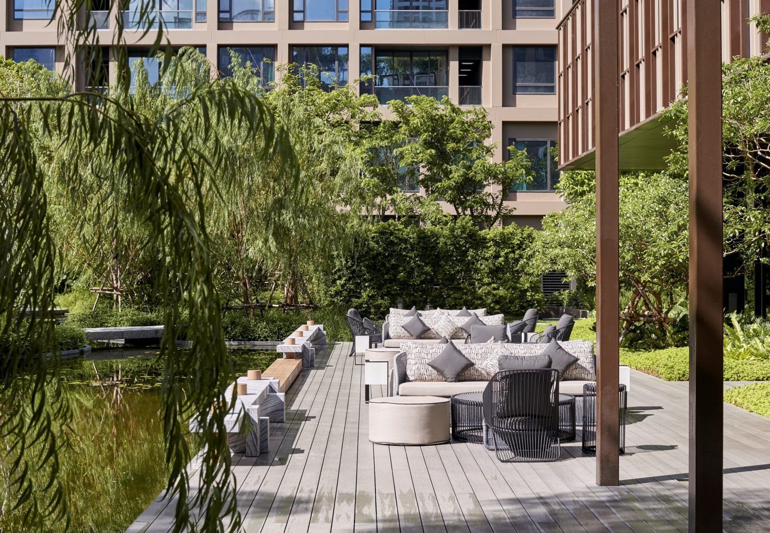 outdoor area of craft at Kimpton Maa-Lai Bangkok คาเฟ่ pet-friendly ในกรุงเทพ