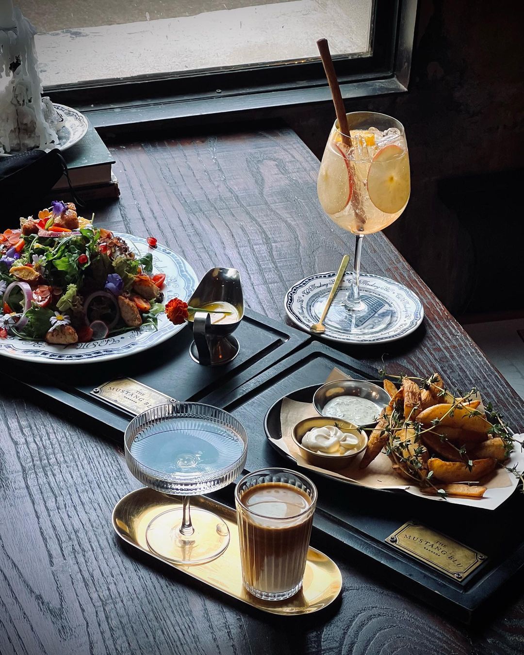 Food & drinks at The Mustang Blu คาเฟ่ pet-friendly ในกรุงเทพ
