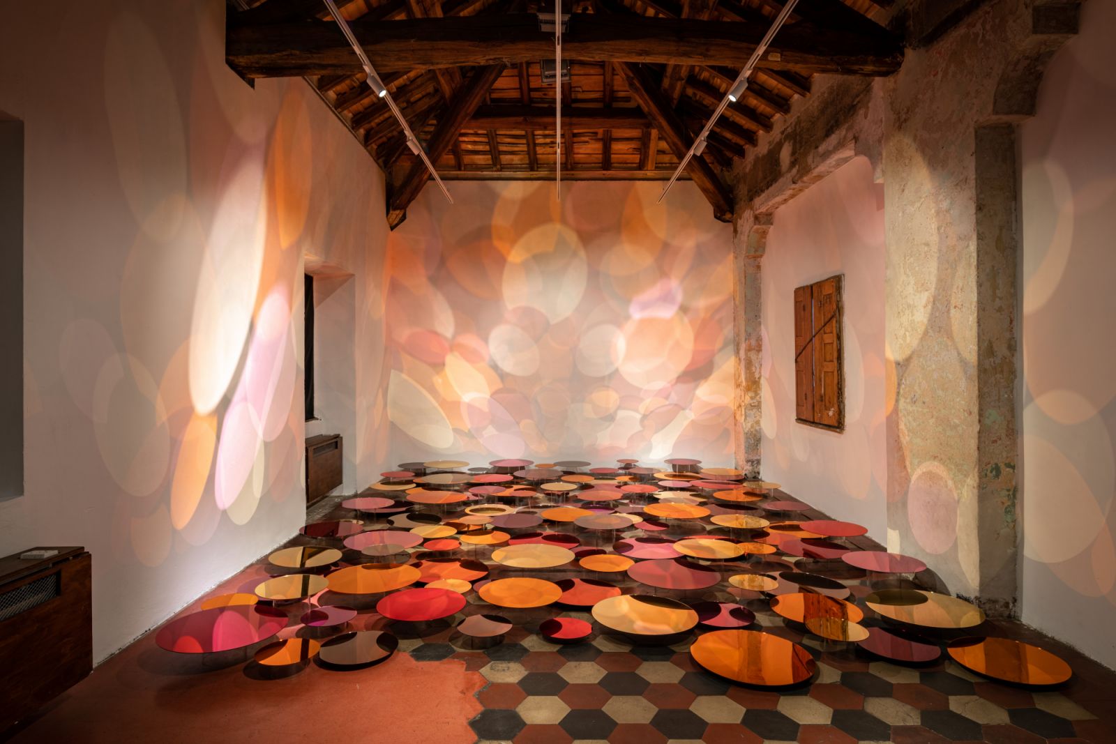 Liz West's "Her Warm Reflections" (2023) (Photo: courtesy of Hart and The Henderson)