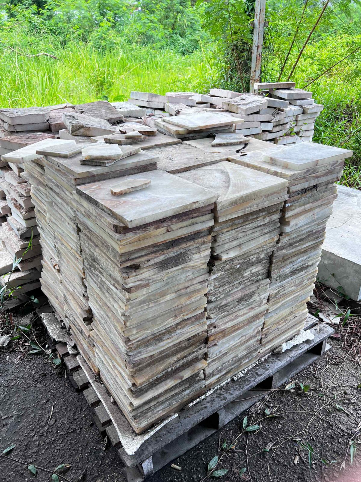 Overlooked onyx tiles salvaged from a nearby stone yard before its closure (Photo: Jujurwork)